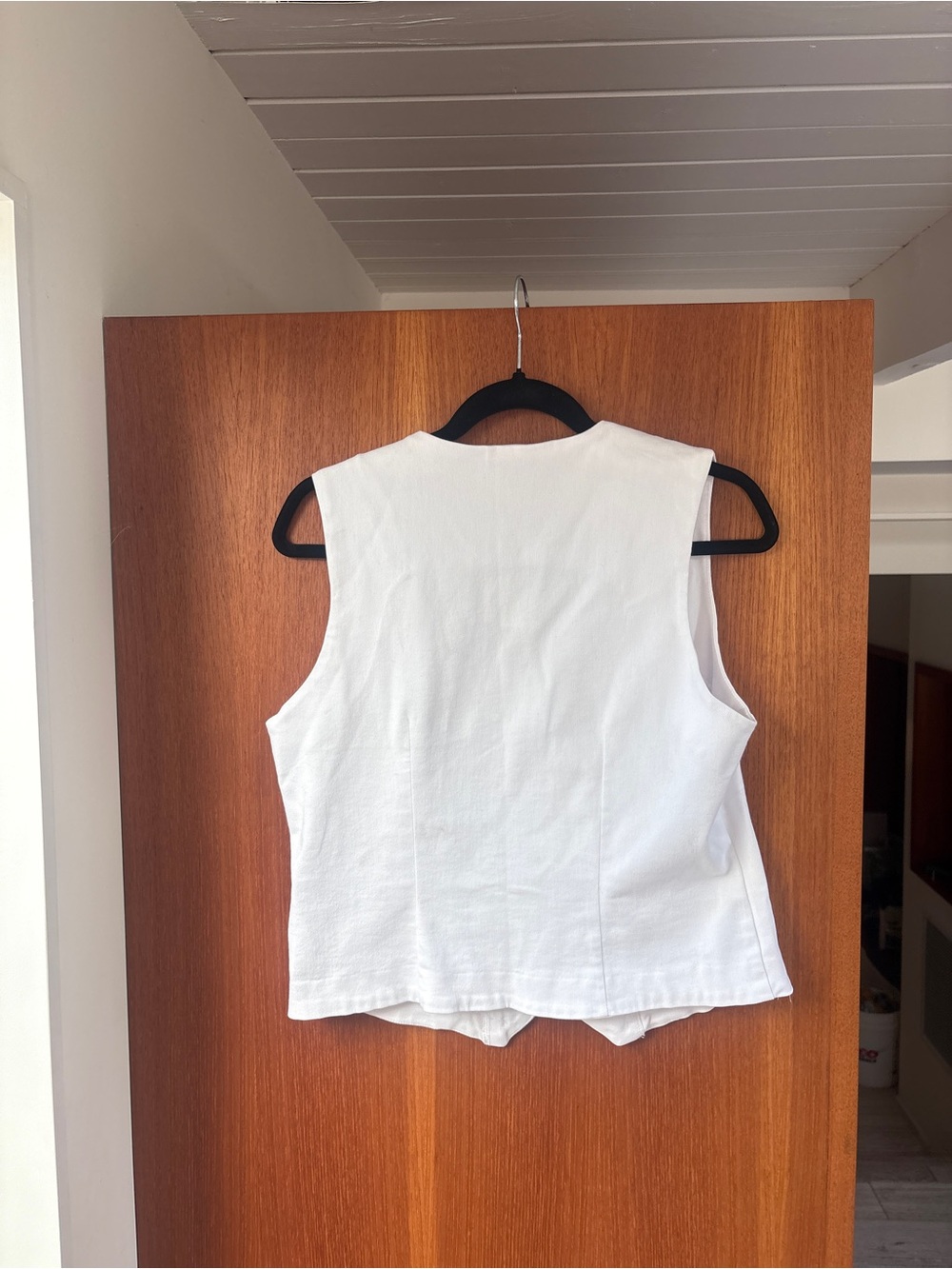 Evereve Sierra White Denim Button-Front Vest Top - Picture 5 of 8